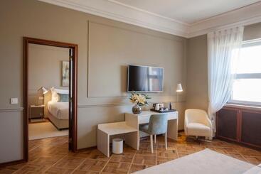 پانسیون Luzeiros Suites
