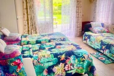Rooi Bij De Knoptoren B&b