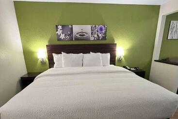 هتل Sleep Inn & Suites Salina I 135
