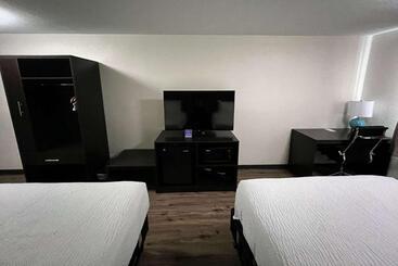 هتل Sleep Inn & Suites Salina I 135