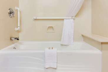 هتل Baymont By Wyndham Oklahoma City Airport