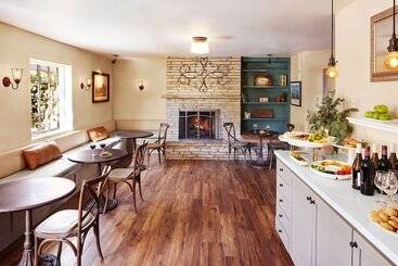 هتل Coachman's Inn, A Four Sisters Inn