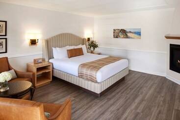 هتل Coachman's Inn, A Four Sisters Inn