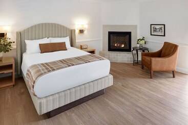 هتل Coachman's Inn, A Four Sisters Inn