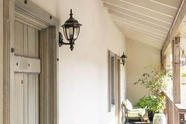 هتل Coachman's Inn, A Four Sisters Inn