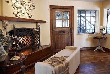 هتل Coachman's Inn, A Four Sisters Inn