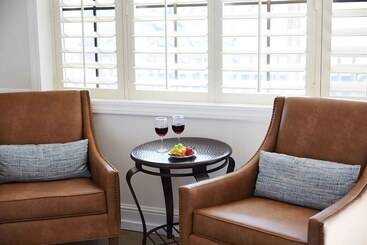 هتل Coachman's Inn, A Four Sisters Inn