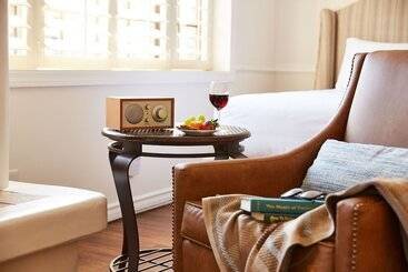 هتل Coachman's Inn, A Four Sisters Inn