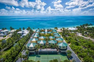 هتل Coco Plum Beach & Tennis Club & Marina