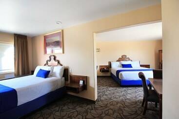 هتل Colony Inn