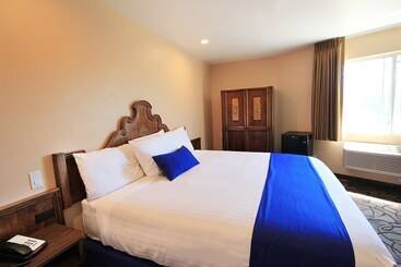 هتل Colony Inn
