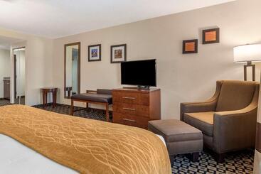 هتل Comfort Inn & Suites
