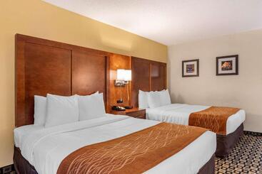هتل Comfort Inn & Suites
