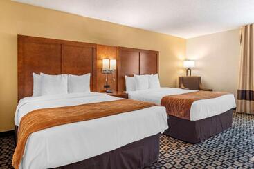 هتل Comfort Inn & Suites