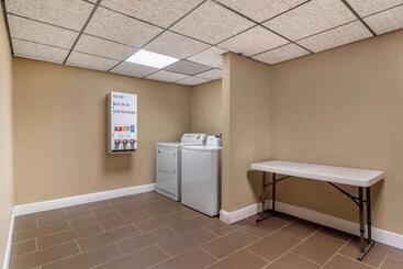 هتل Comfort Inn & Suites