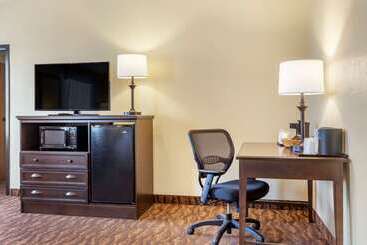 هتل Comfort Inn At Thousand Hills