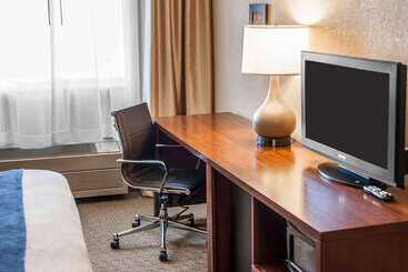 هتل Comfort Inn