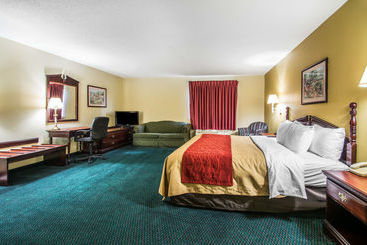 هتل Super 8 By Wyndham Montgomery I65