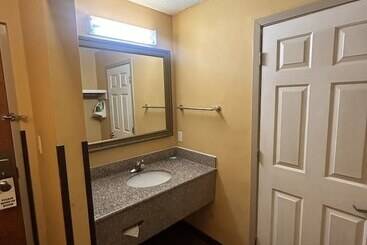 هتل Shary Inn And Suites