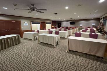 هتل Comfort Inn Pinehurst   Southern Pines