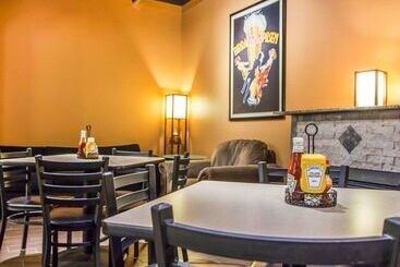 هتل Comfort Inn St. Louis  Westport Event Center