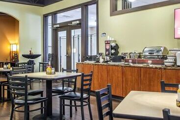 هتل Comfort Inn St. Louis  Westport Event Center