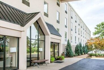 هتل Comfort Inn St. Louis  Westport Event Center