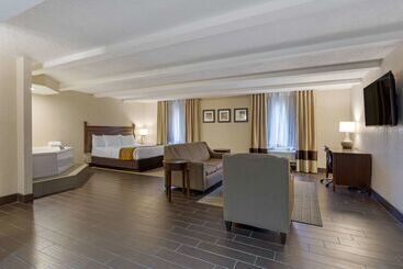 هتل Comfort Inn St. Louis  Westport Event Center