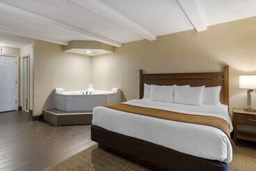 هتل Comfort Inn St. Louis  Westport Event Center