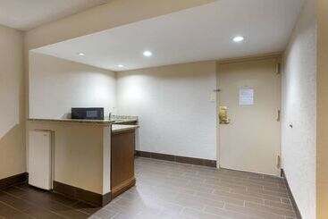 هتل Comfort Inn St. Louis  Westport Event Center