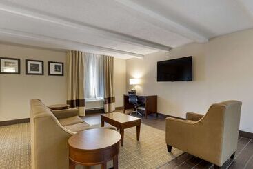 هتل Comfort Inn St. Louis Westport Event Center