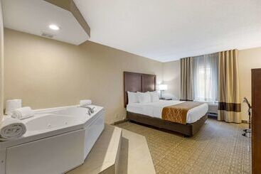 هتل Comfort Inn St. Louis  Westport Event Center