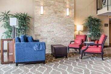 هتل Comfort Inn St. Louis  Westport Event Center