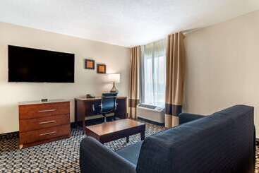 هتل Comfort Inn & Suites