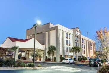 هتل Comfort Inn & Suites