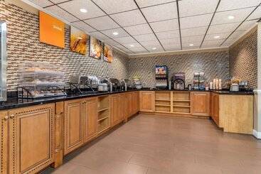 هتل Comfort Inn & Suites