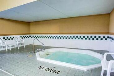 هتل Comfort Inn & Suites