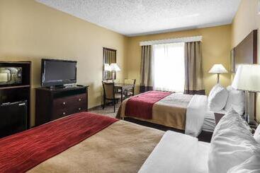 هتل Comfort Inn & Suites