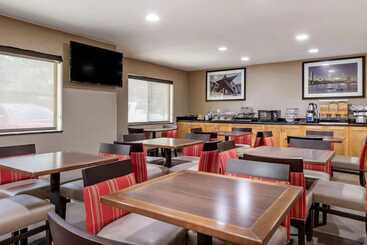 هتل Comfort Inn & Suites