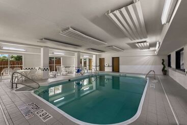 هتل Comfort Inn & Suites