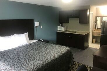 Отель Days Inn & Suites By Wyndham Collierville Germantown Area