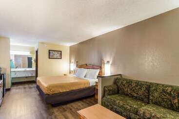 هتل Econo Lodge Clinton