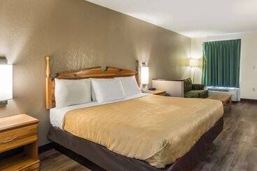 هتل Econo Lodge Clinton