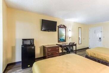 هتل Econo Lodge Clinton