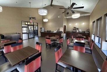 هتل Super 8 By Wyndham Alexandria La