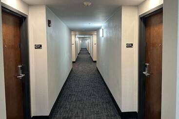 هتل Super 8 By Wyndham Alexandria La