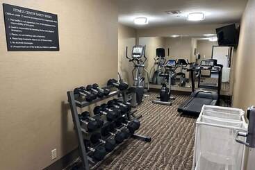 هتل Super 8 By Wyndham Alexandria La
