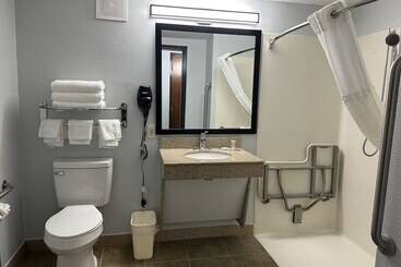 هتل Super 8 By Wyndham Alexandria La