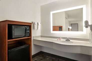 هتل Howard Johnson By Wyndham Chattanooga Lookout Mountain I 24