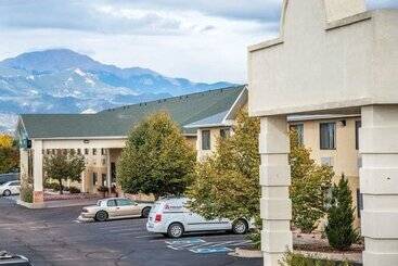 هتل Quality Inn Airport